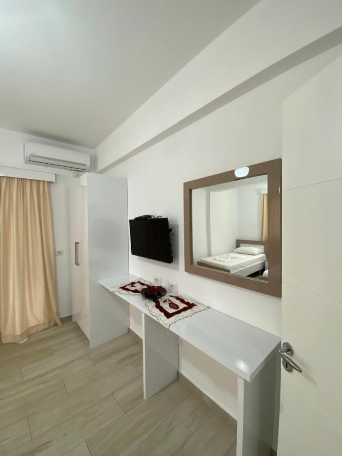 Hotel Andrea Sarande Exterior photo