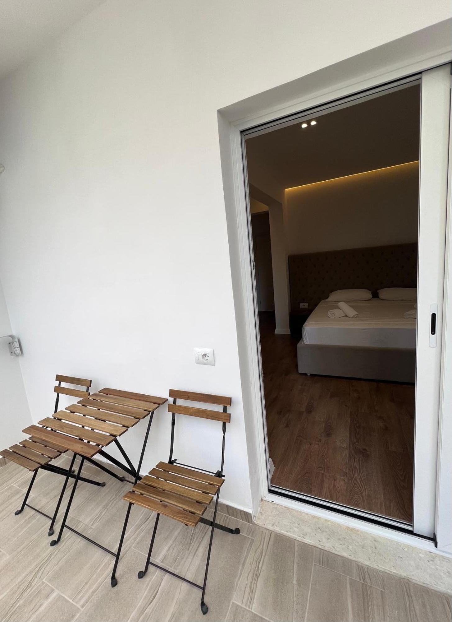 Hotel Andrea Sarande Exterior photo